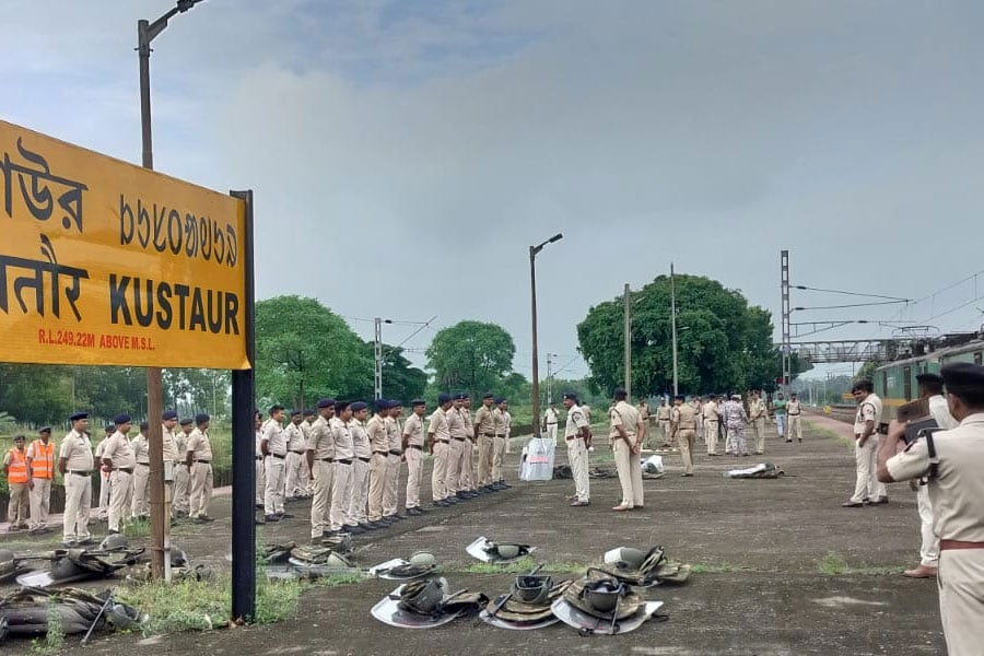 Kurmis to block rail and road for indefinite period ahead of Puja