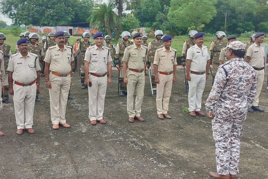 Kurmis to block rail and road for indefinite period ahead of Puja