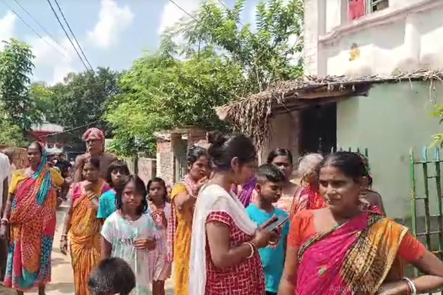 Mother allegedly kills children and self in Malda