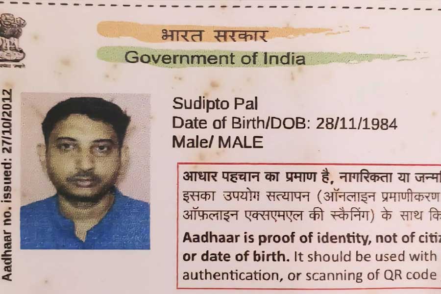 Theme artist runs away leaving work midway, Five puja committees at Malda in trouble