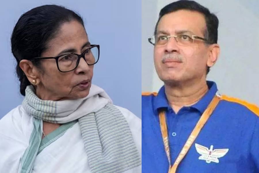 CM Mamata Banerjee talks to CESC Sanjeev Goyenka demanding compansation to the families of the died people
