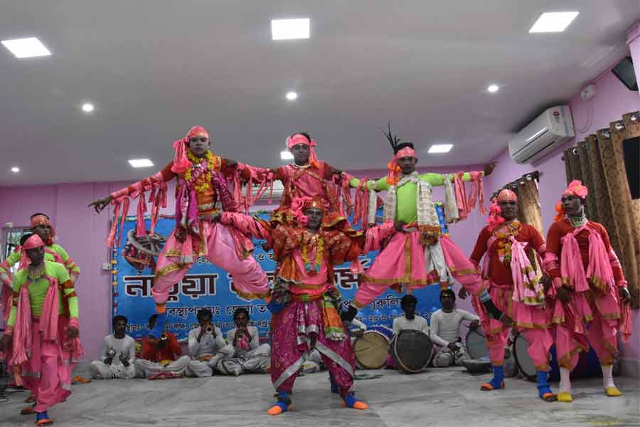 Gram Banglar Durga Puja: Ancient folk dance Natua artist to get profit in these Durga Puja