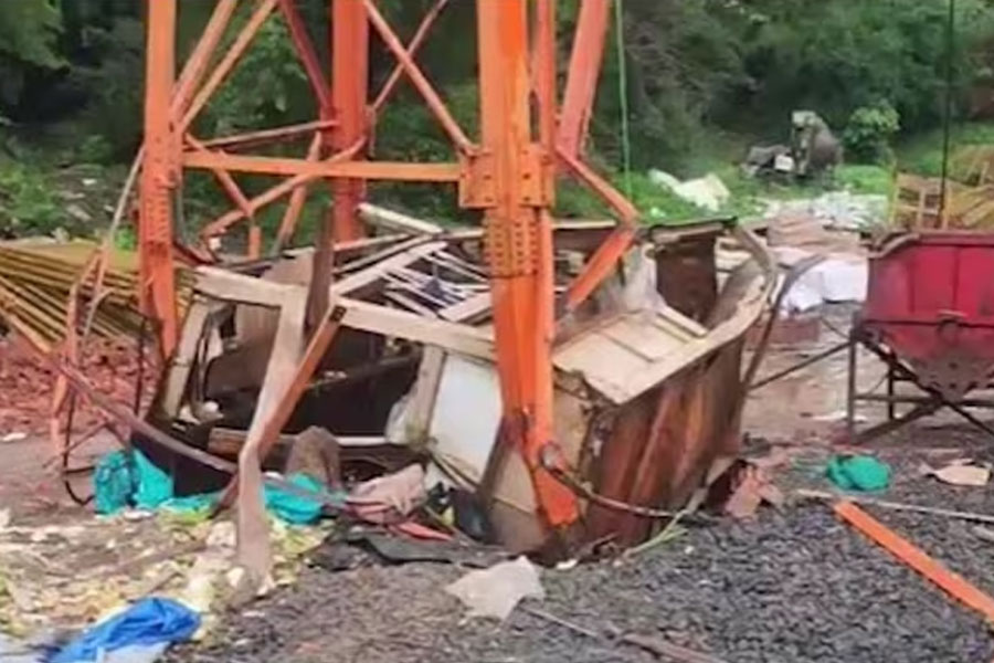 6 killed after cargo ropeway collapses at Gujarat