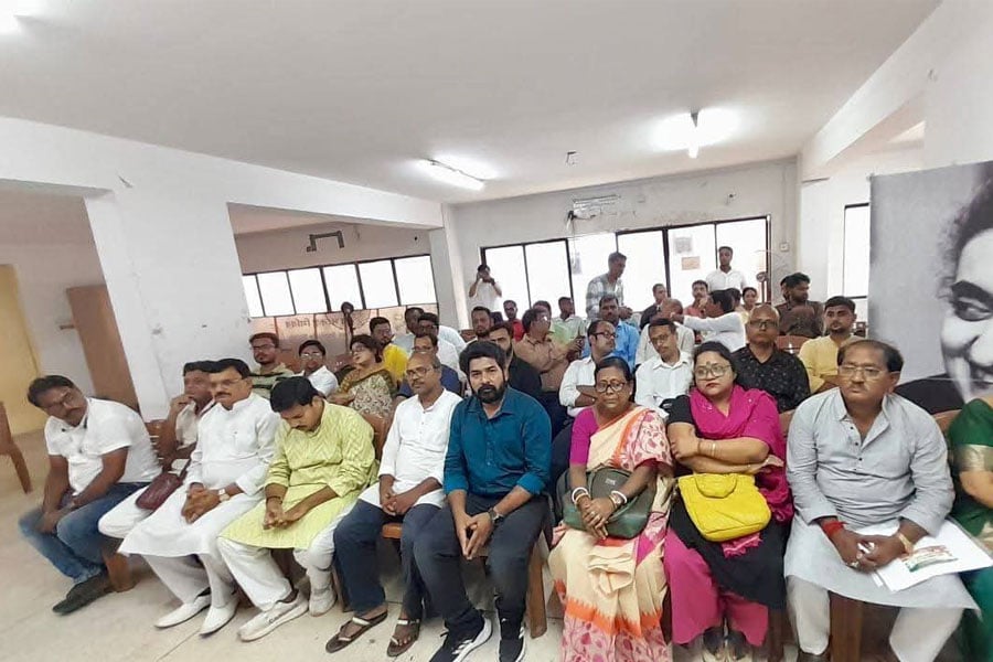 WBPCC makes 70 representatives to work on SIR