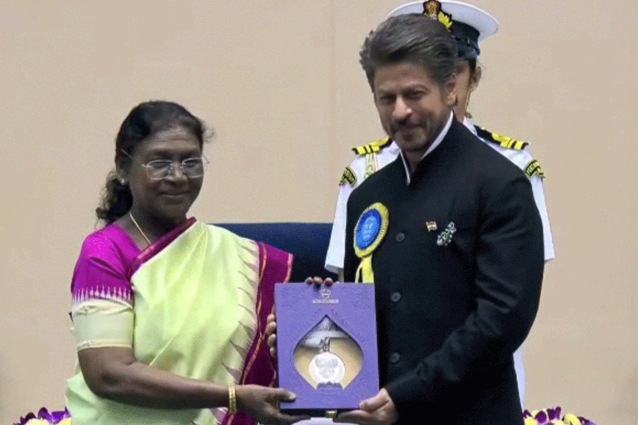 71st National Awards: President Murmu Honours Shah Rukh Khan, Rani, Vikrant