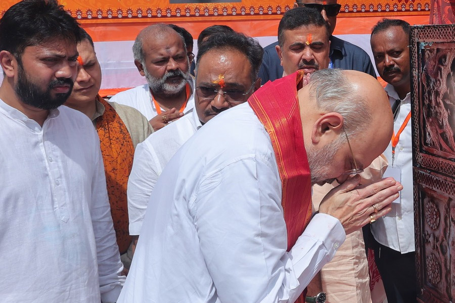 Amit Shah advices Bengal BJP Leaders to counter TMC on SIR