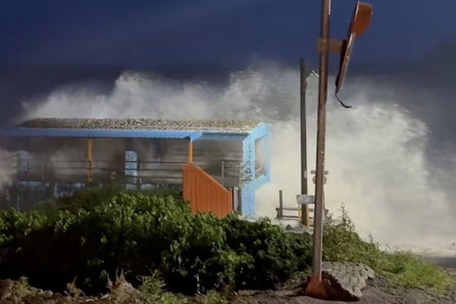 Super Typhoon Ragasa lashes eastern Taiwan