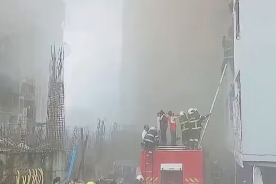 fire at Mumbai's 23-storey building, 1 died, many injured