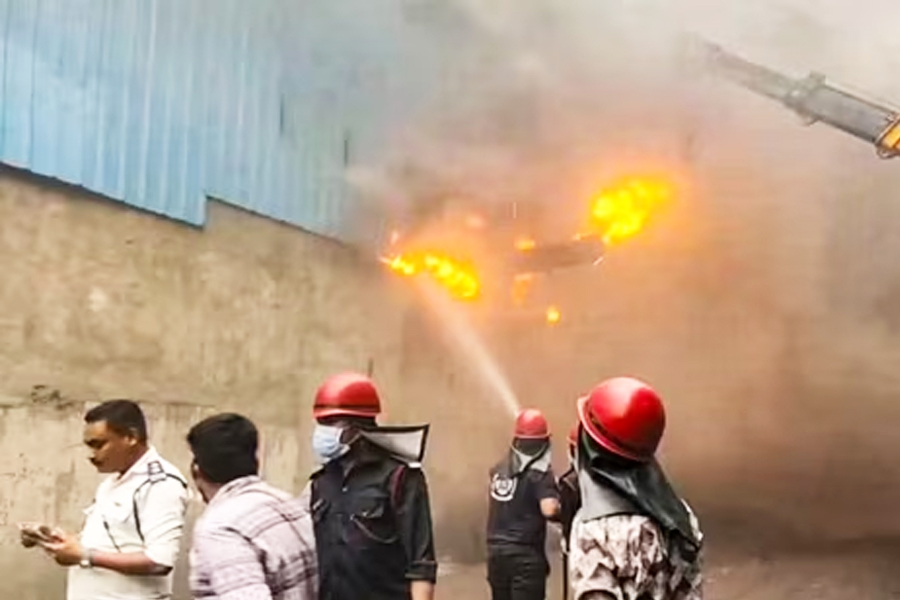 2 died in a blast at textile factory in Gujarat's Surat, many injured