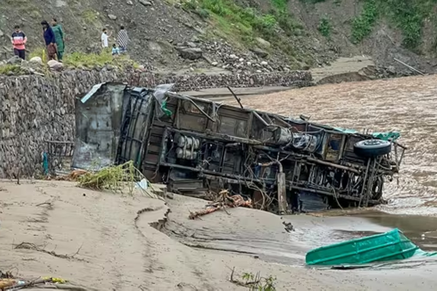 Cloudburst and landslide in Himachal Pradesh, at least 3 died