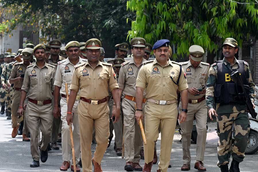 BJP worker dies in UP 11 Policeman Penalised