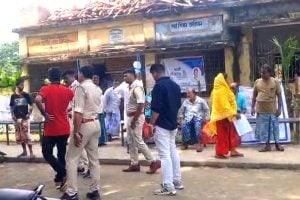 CPM-ISF ুinvolved in clash with TMC in 'Amader para amader samadhan' camp at Deganga