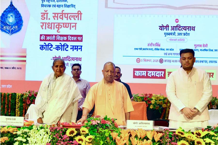 Yogi Adityanath announces cashless treatment for 9 lakh teachers on Teacher's Day