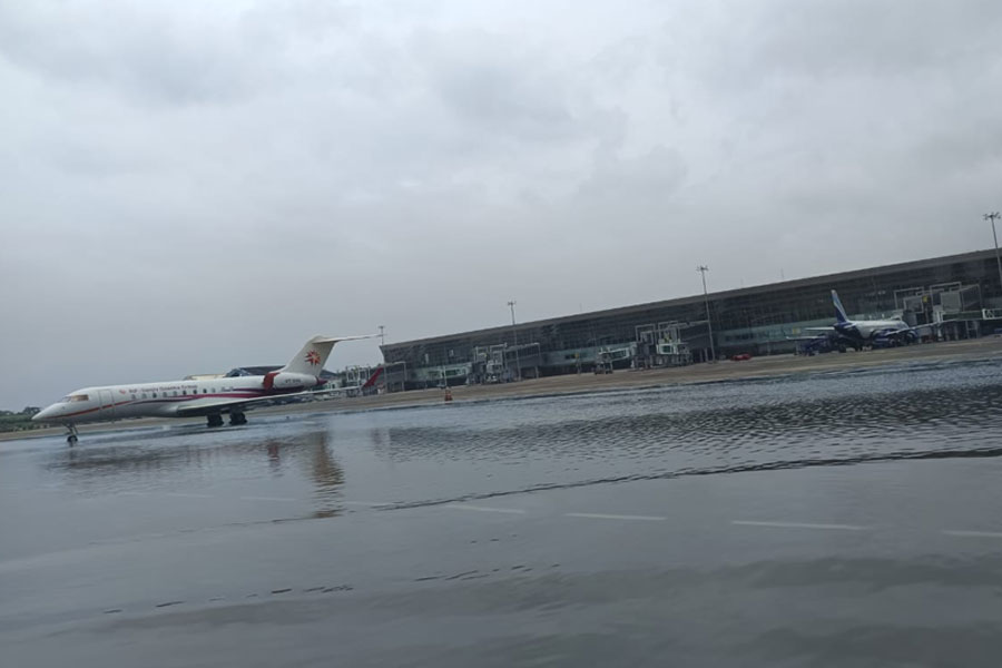 part of Kolkata airport was submerged in water due to overnight rain