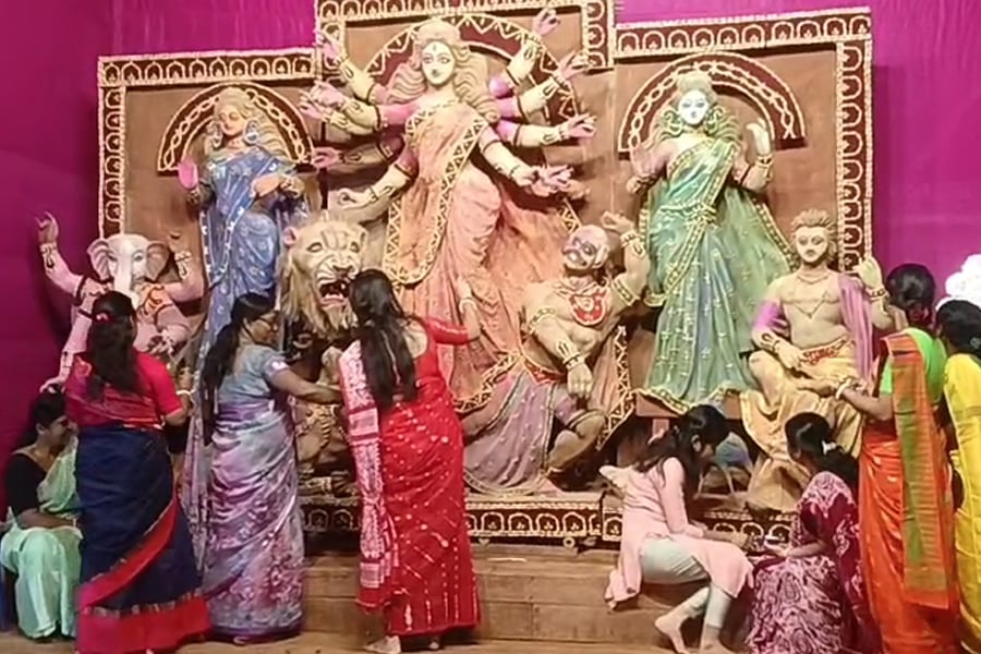 Durga puja 2025: nadia pandal is made with nuts