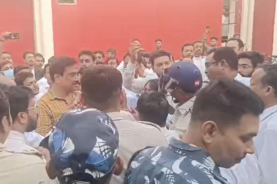Bloody police at Barasat court premises