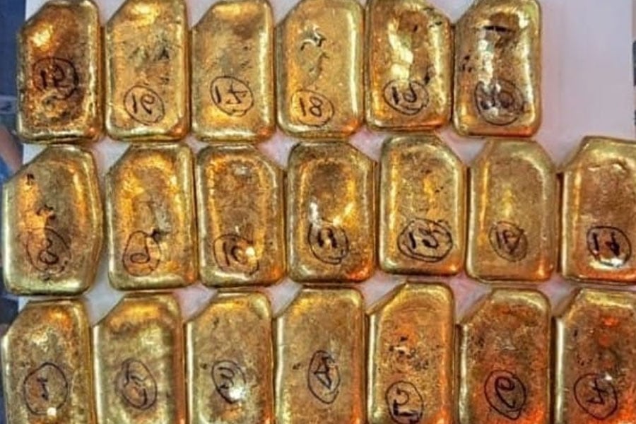 Gold biscuits worth Tk 2 crore recovered in Basirhat