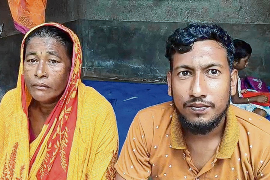 Sonali return home from Bangladesh on High Court order, Birbhum family awaits