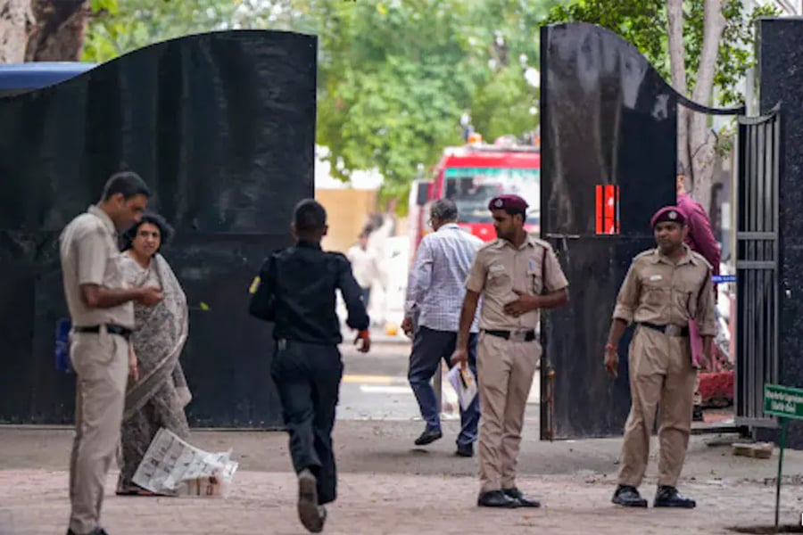 bomb threat at several schools at Delhi pupil evacuate
