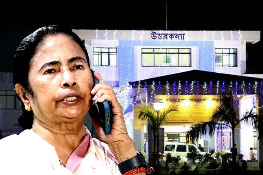 Network problem in Kanyashree, Mamata Banerjee moves from Kanyashree to Uttarkanya