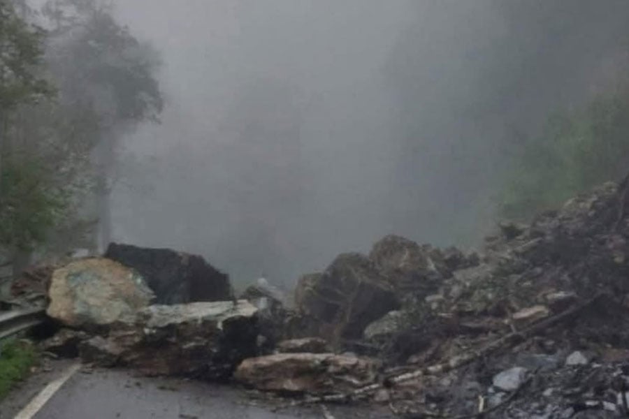 river water flowing on Darjeeling roads! Sevak stranded in landslide