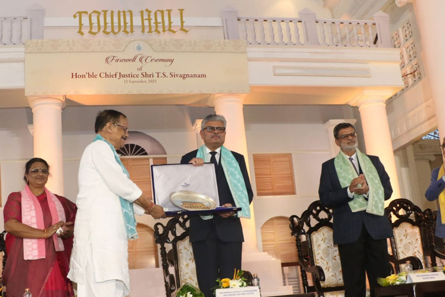 Former chief justice of Calcutta High Court T. S. Sivagnanam praises WB CM Mamata Banerjee