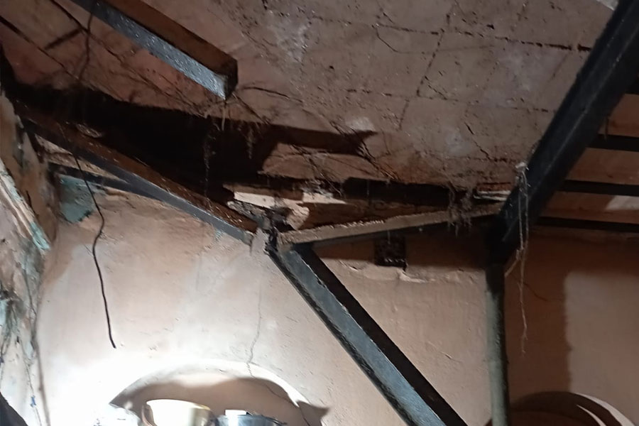 Part of a dangerous house collapsed in Howrah