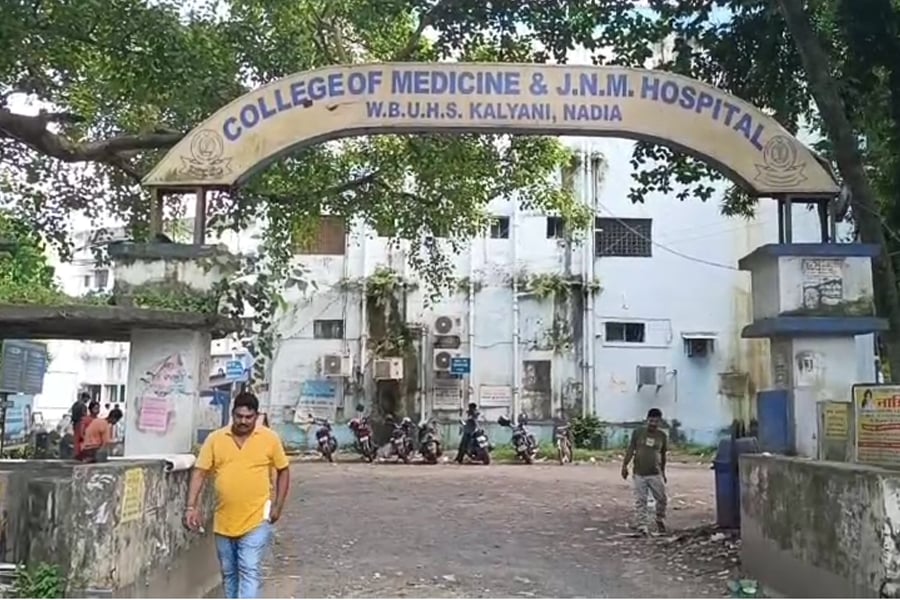 Kalyani a person found dead in his room in gayeshpur