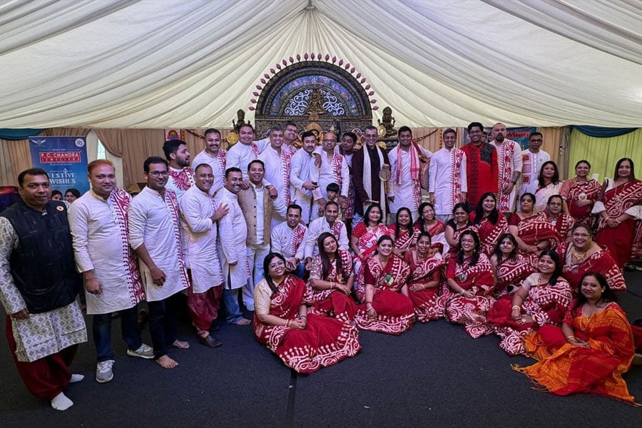 Probashe Durga Puja: Durga Puja of London will end in Maha Shasthi