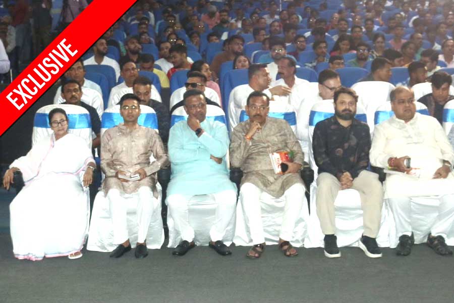 cm Mamata Banerjee's good wishes to director shiboprasad before Raktabeej 2 release