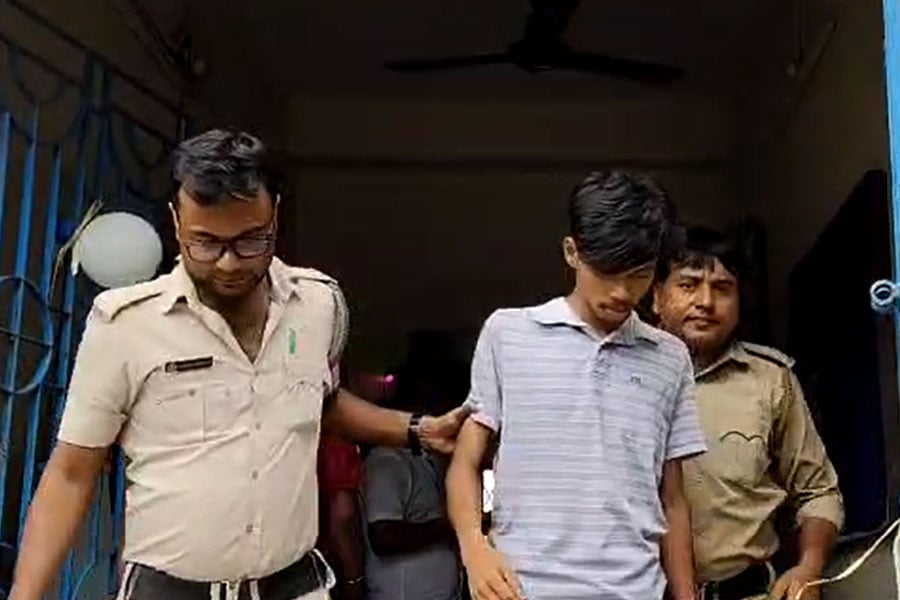 Student murdered on street in Taherpur