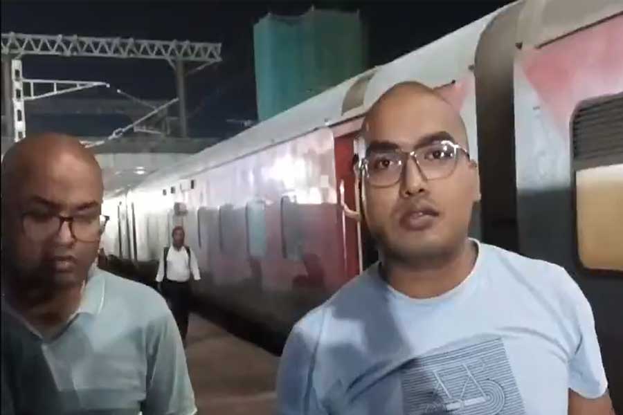 bedroll from train theft by passenger, video goes viral