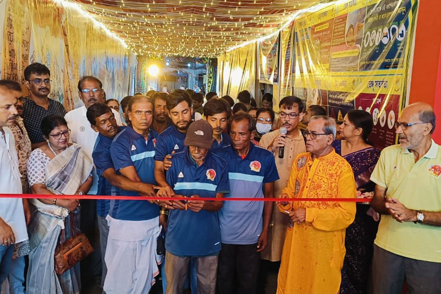 Sanitation workers inaugurate the puja of Rajpur's public Durga festival