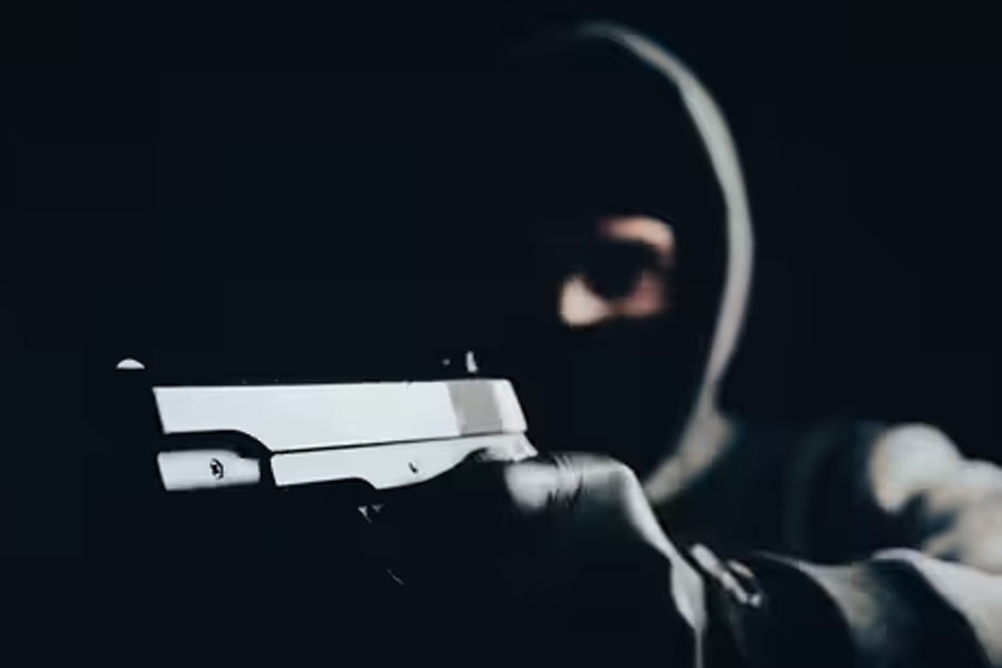 Karnataka SBI Bank robbery, cash, 20 kg gold looted by armed men