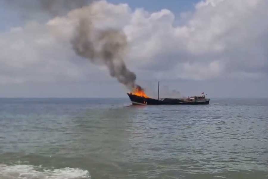 fire at a ship at Porbandar carrying Rice And Sugar