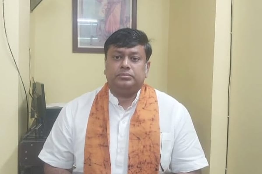Balurghat MP Sukanta amjumdar arrange for prize in durga puja