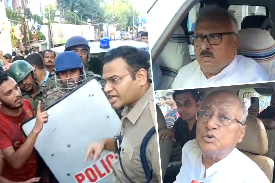 TMC MP Sougata Roy and MLA Nirmal Ghosh got stucked amidst TET agitation at Barasat