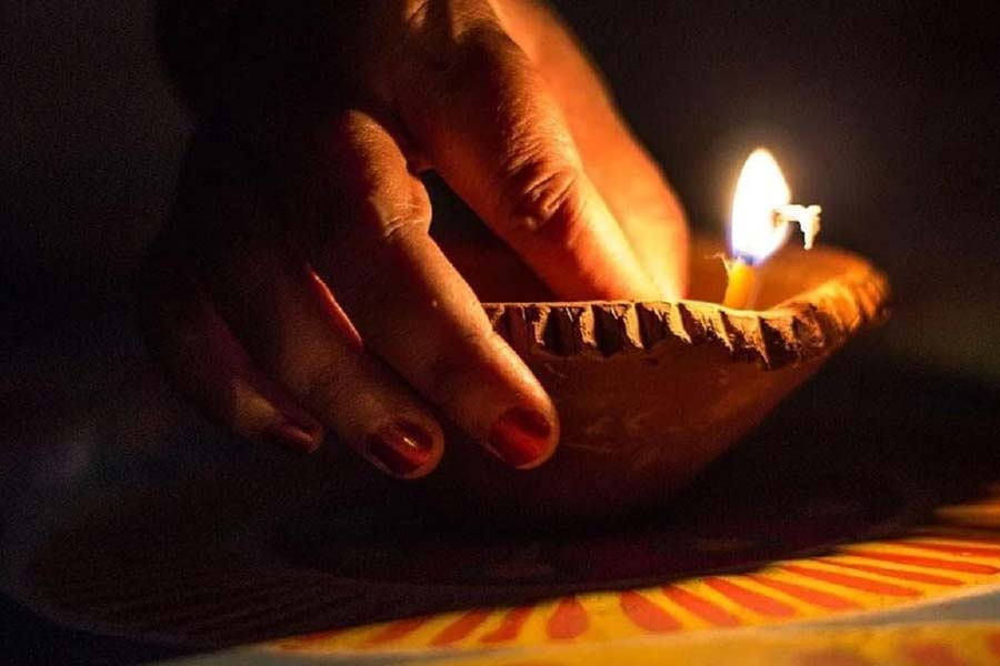 Kali Puja 2025: Know the Rule Where to Place the Choddo Prodip in Your House on Bhoot Chaturdashi