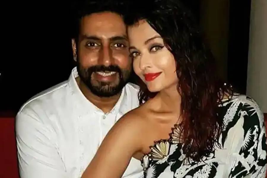 Abhishek Bachchan dedicates Filmfare Awards for best actor to wife Aishwarya Rai Bachchan withe emotional messege