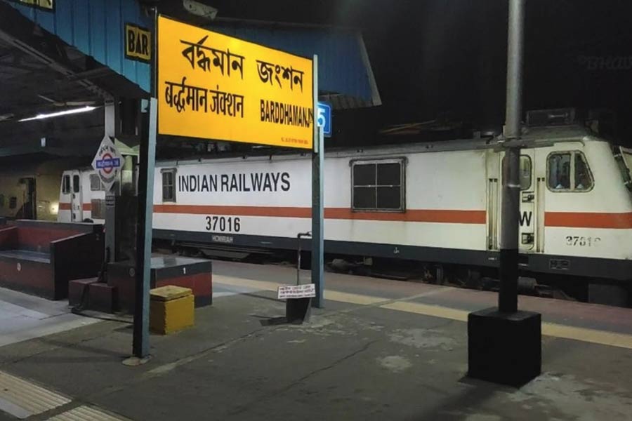 Huge crowd at Bardhaman station led to stampede, 7 injured
