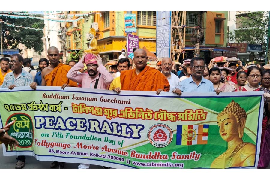 'Kathin Chivar Daan Utsav' celebrated at Tollygunge Sambodhi Buddhist Monastery