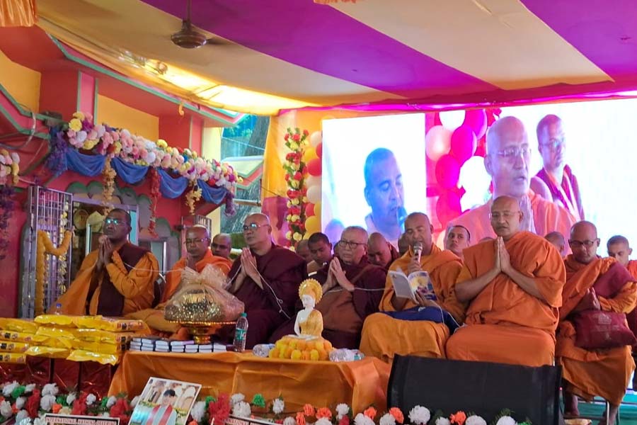 'Kathin Chivar Daan Utsav' celebrated at Tollygunge Sambodhi Buddhist Monastery
