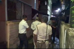 Dankuni person arrested body of a woman found at his house