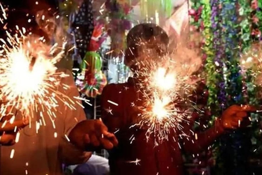 Green crackers allowed on Diwali in Delhi, Supreme Court sets time limits