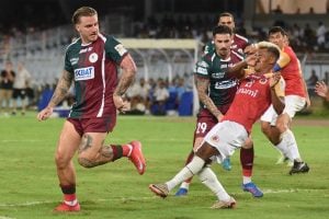 East Bengal take lead, Jason Cummins misses Penalty