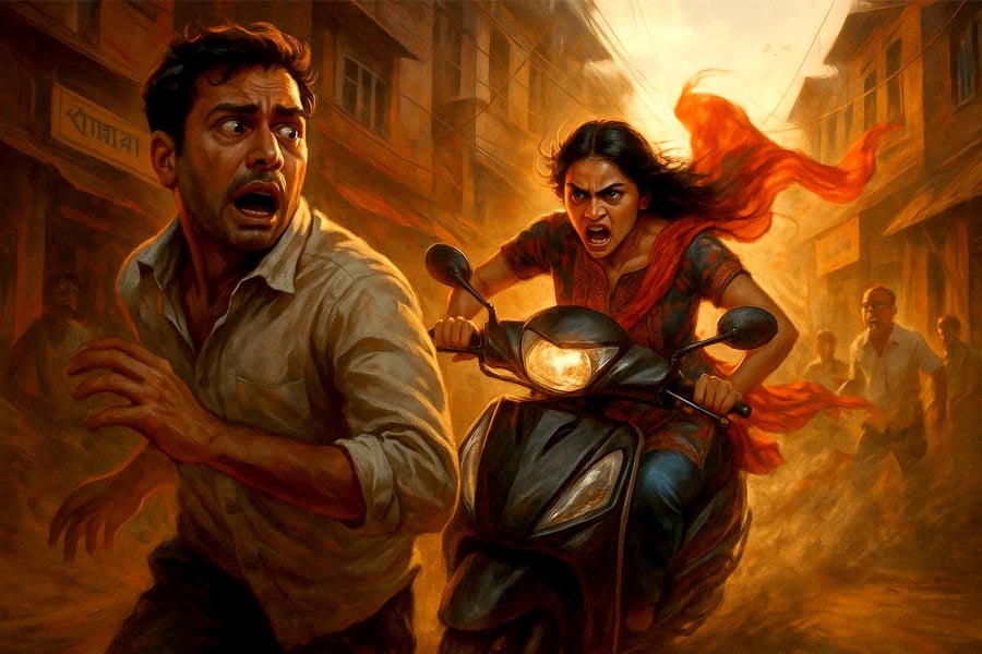 Uttar Pradesh woman chase molester slap him in market video viral