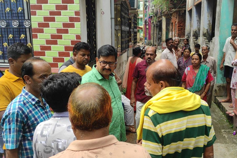 College teacher arrested allegedly misbehaving with girl student in Chinsurah