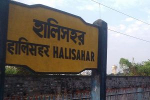 Tmc worker falls on road acid recovered from bushes in Halisahar