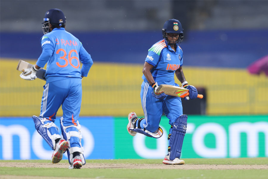 How much did India terget in front of Pakistan in the women's World Cup?