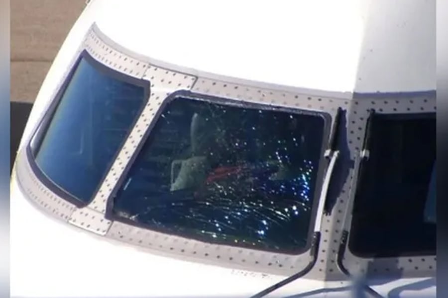 IndiGo flight windshield crack land in chennai